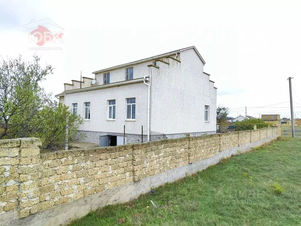 Дом в Крым, Сакский район, Суворовское с/пос, с. Каменоломня ул. ... - Фото 2