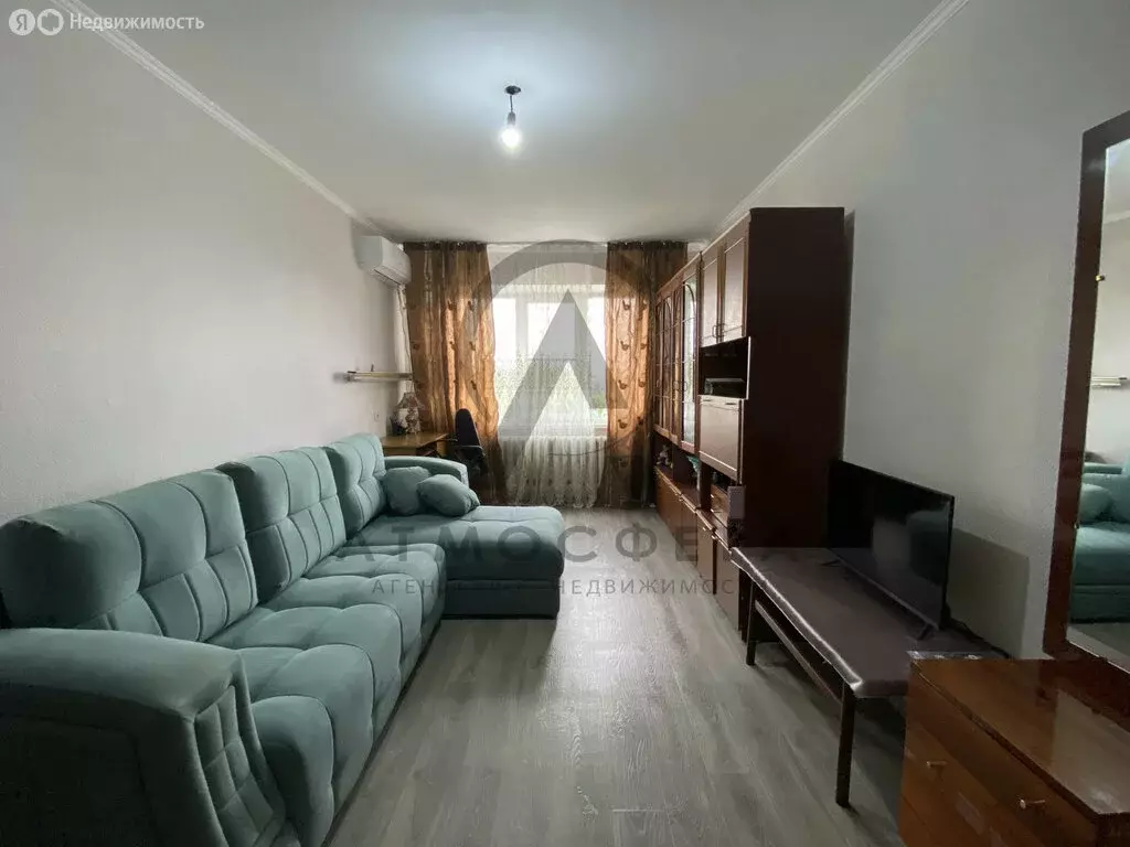 3-комнатная квартира: Апшеронск, Комсомольская улица, 138А (82.3 м) - Фото 0