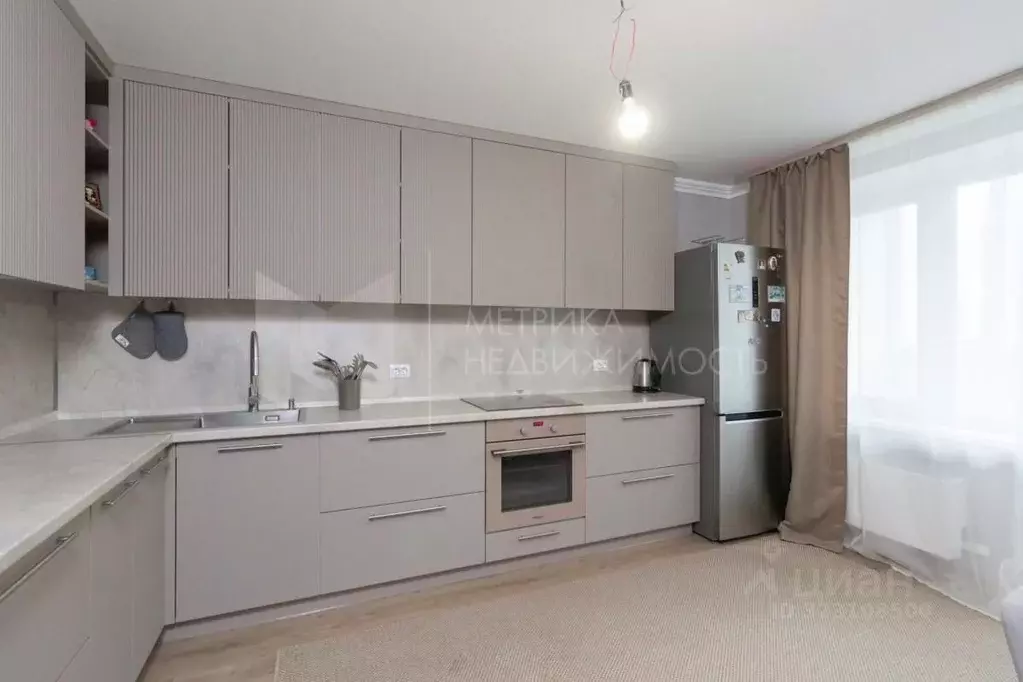 3-к кв. Тюменская область, Тюмень ул. Валентины Трофимовой, 13 (92.6 ... - Фото 0