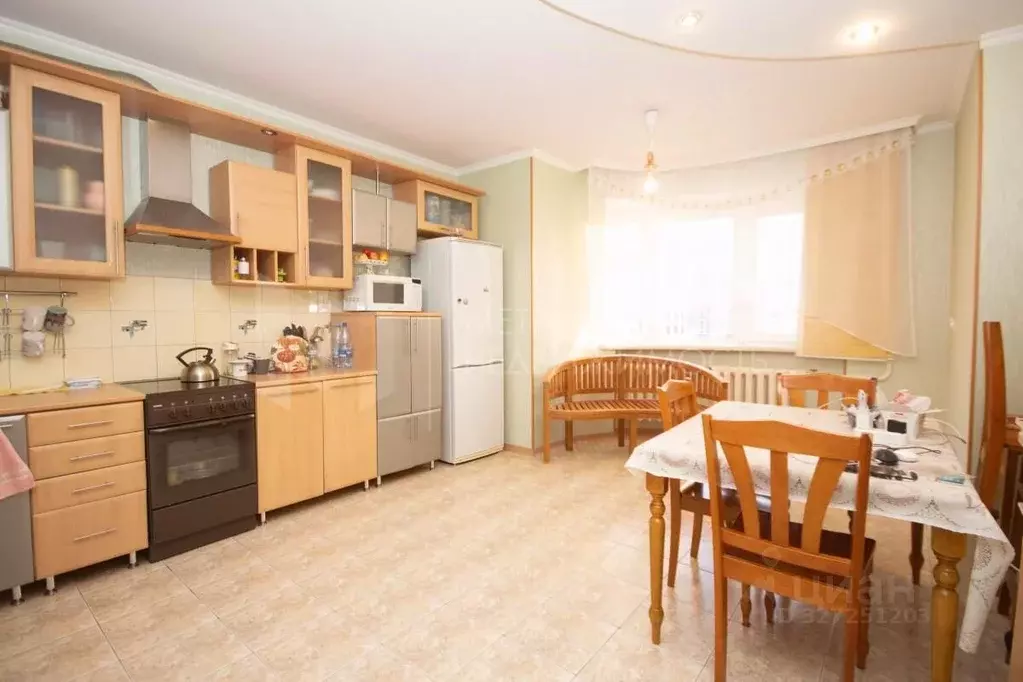 3-к кв. Тюменская область, Тюмень ул. 50 лет Октября, 1 (104.0 м) - Фото 1