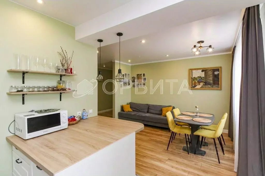 2-к кв. Тюменская область, Тюмень ул. Тимофея Чаркова, 81к2 (75.0 м) - Фото 1