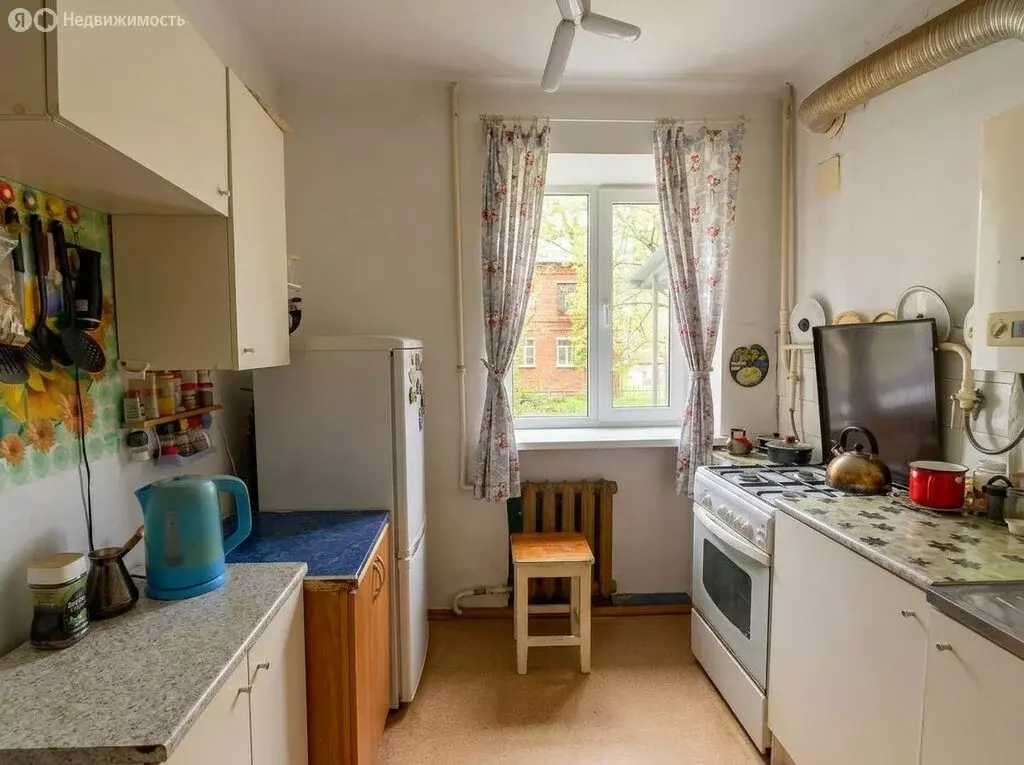 3-комнатная квартира: Шахты, проспект Победа Революции, 130В (56.4 м) - Фото 1