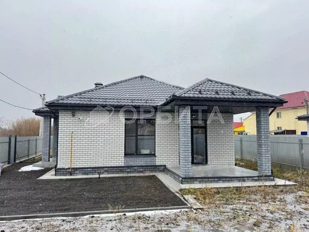 Дом в Тюменская область, Тюмень Центральная пл. (95 м) - Фото 1