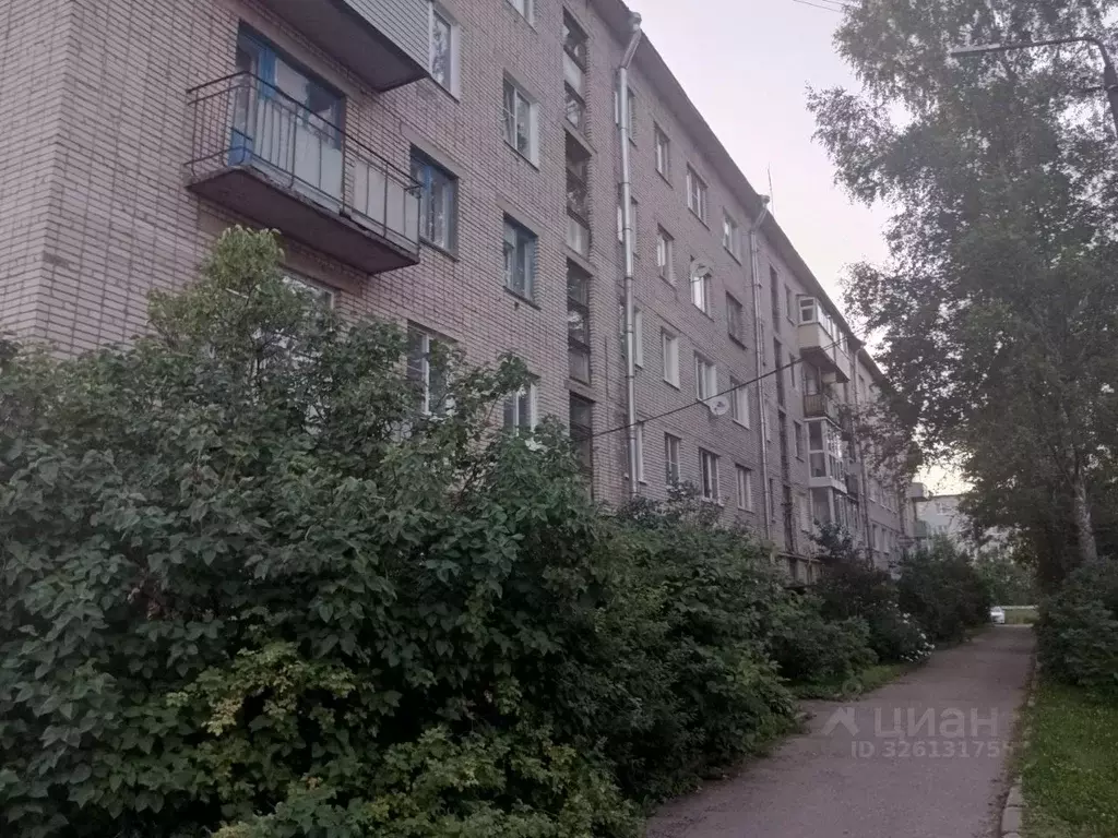 3-к кв. Новгородская область, Малая Вишера Лесная ул., 14 (50.7 м) - Фото 1