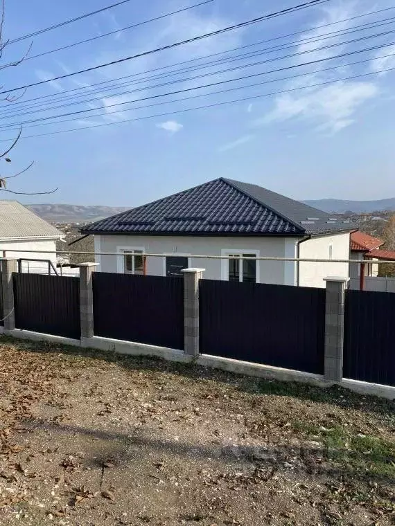 Дом в Крым, Симферопольский район, Добровское с/пос, с. Пионерское ул. ... - Фото 1