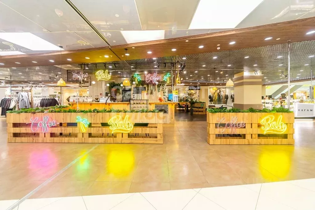 Торговая площадь в Пермский край, Пермь ул. Революции, 13 (90 м) - Фото 1