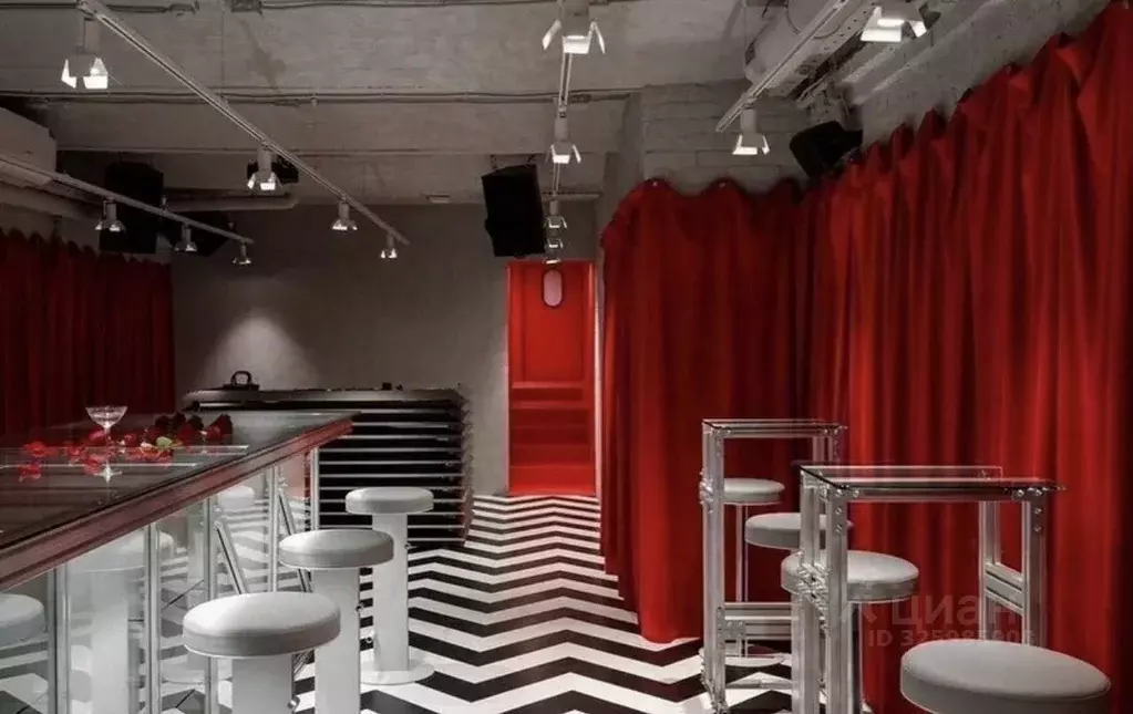 Помещение свободного назначения в Москва ул. Петровка, 19С3 (200 м) - Фото 1