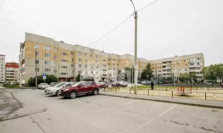 2-комнатная квартира: Тюмень, улица Домостроителей, 8 (50.4 м) - Фото 1