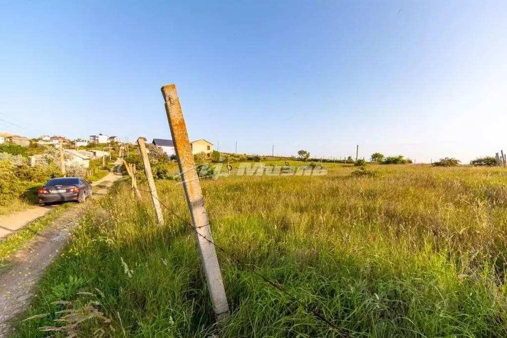 Участок в Крым, Ленинский район, Войковское с/пос, с. Курортное ул. ... - Фото 1