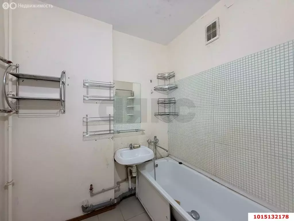 3-комнатная квартира: Краснодар, улица Александра Покрышкина, 4/6 (105 ... - Фото 1