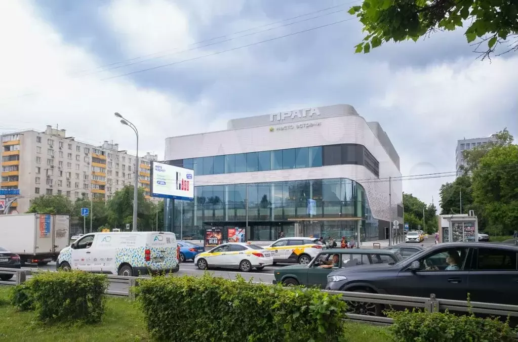 Остров напротив входа в Районный центр Прага, 14.8 - Фото 1