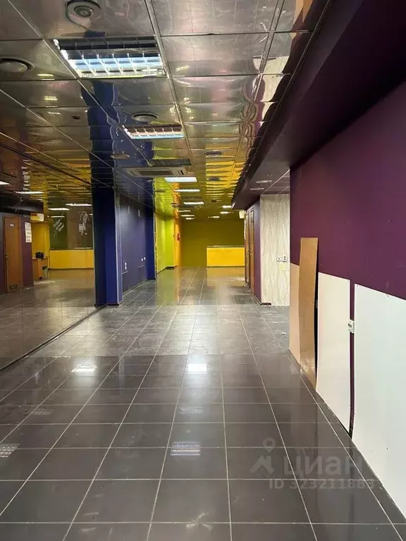 Торговая площадь в Санкт-Петербург Купчинская ул., 15К1 (300 м) - Фото 1