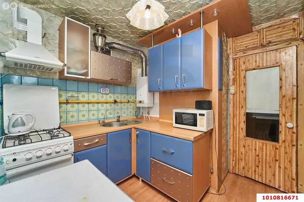 3-комнатная квартира: Краснодар, улица Гагарина, 85 (65 м) - Фото 0