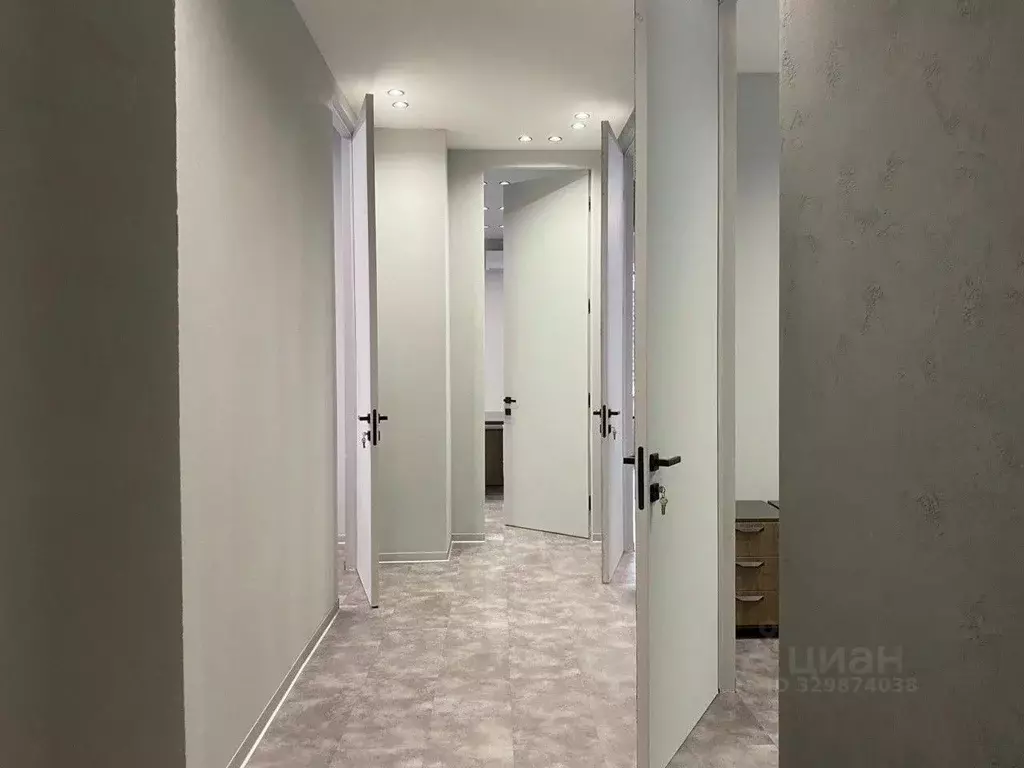 Офис в Свердловская область, Екатеринбург ул. Азина, с18Е (250 м) - Фото 1