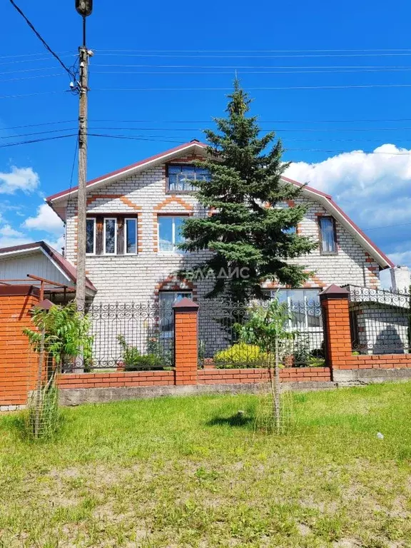 Дом в Брянская область, Навля рп ул. Марии Дунаевой (180 м) - Фото 0