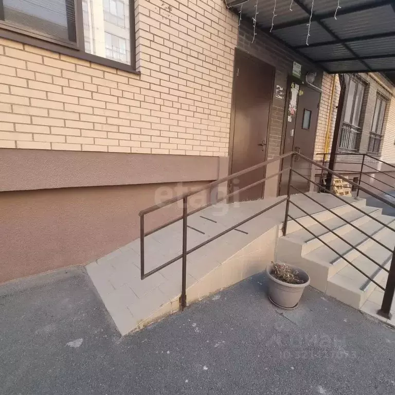 2-к кв. Северная Осетия, Владикавказ ул. Хадарцева, 29Бк4 (68.2 м) - Фото 1