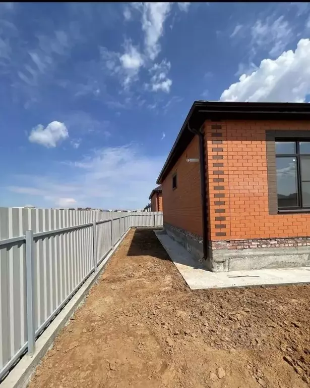 Дом в Астраханская область, Наримановский район, с. Солянка ул. ... - Фото 2