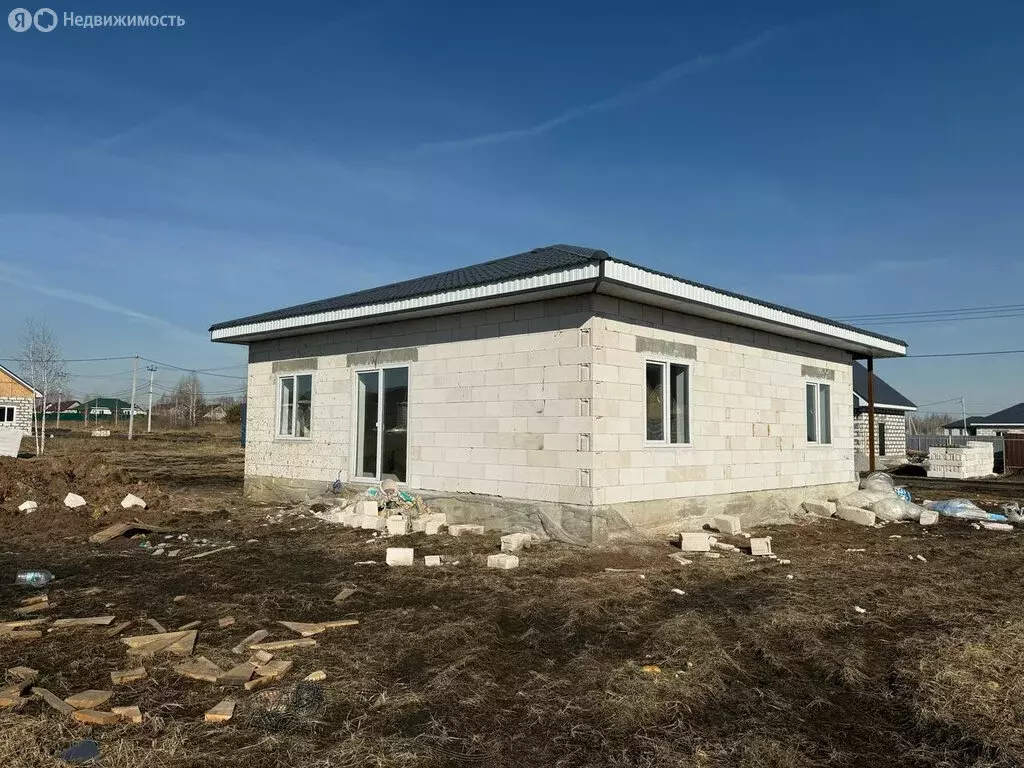 Дом в Красноармейский округ, деревня Круглое (100 м) - Фото 1