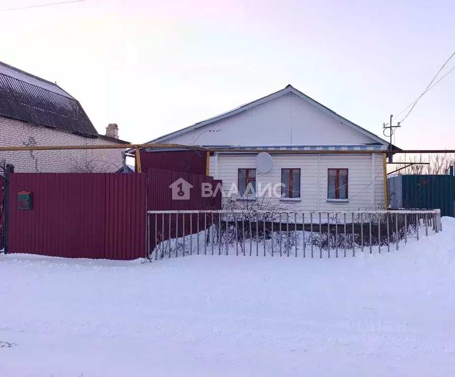 Дом в Белгородская область, Корочанский район, Алексеевское с/пос, с. ... - Фото 1