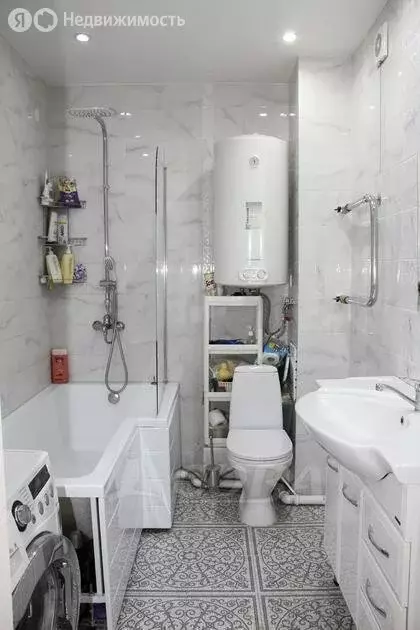 2-комнатная квартира: Тюмень, улица Пермякова, 73 (68 м) - Фото 0