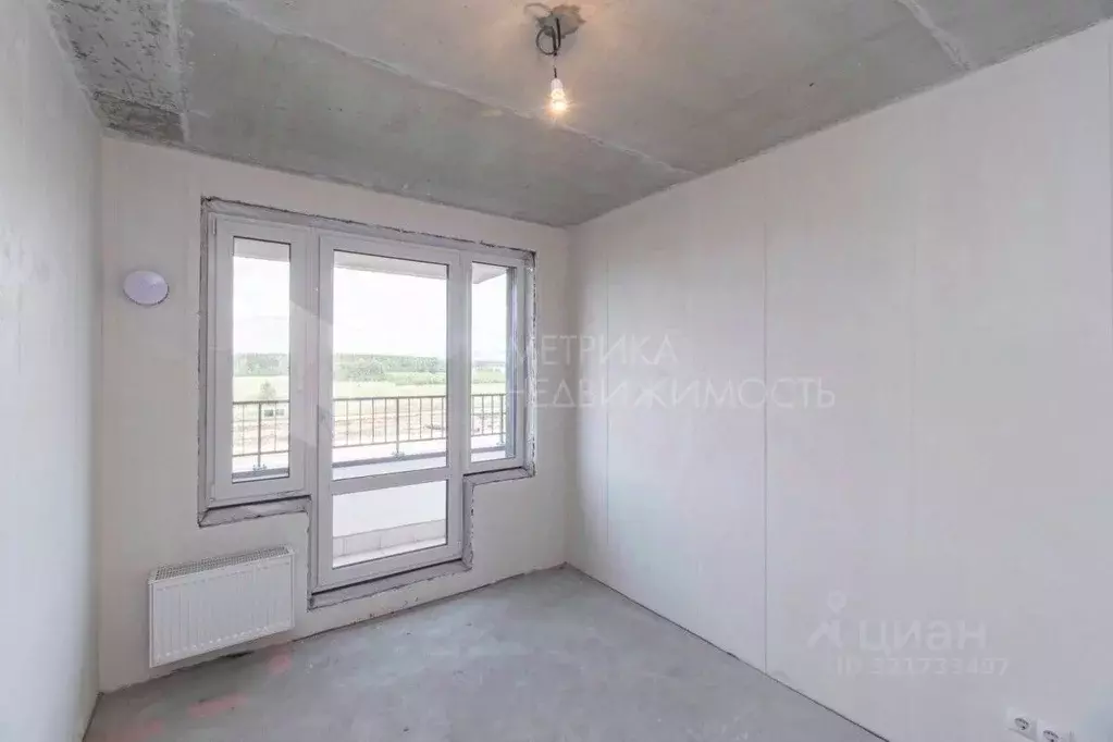 1-к кв. Тюменская область, Тюмень ул. Василия Малкова, 10 (33.4 м) - Фото 0