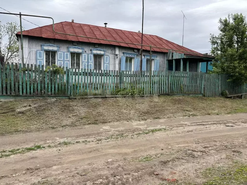 Дом в Саратовская область, Аркадакский район, Малиновское ... - Фото 1