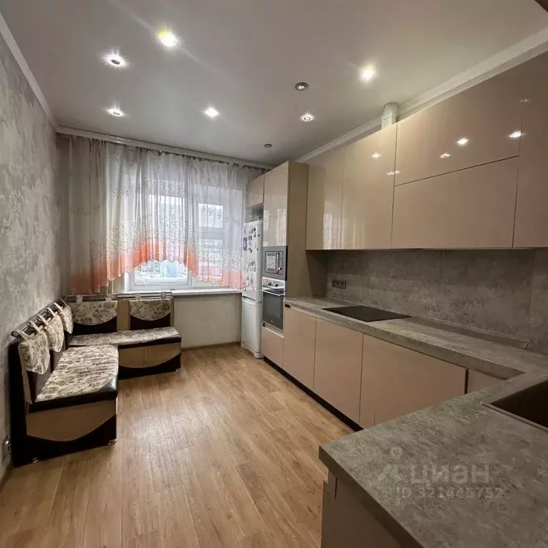 3-к кв. Ханты-Мансийский АО, Нижневартовск ул. Нефтяников, 80 (70.0 м) - Фото 0