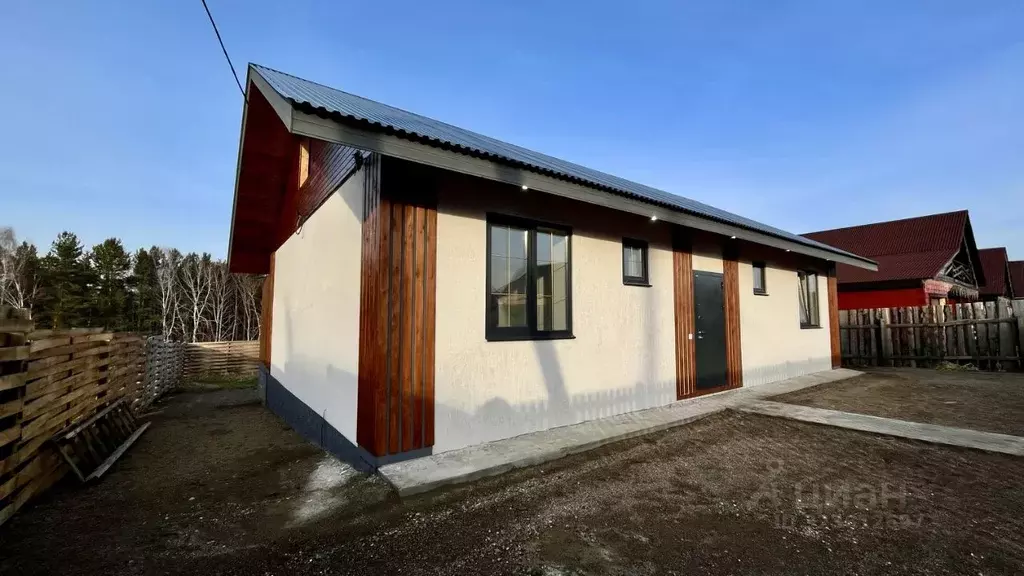 Дом в Иркутская область, Иркутский муниципальный округ, д. Карлук  ... - Фото 1