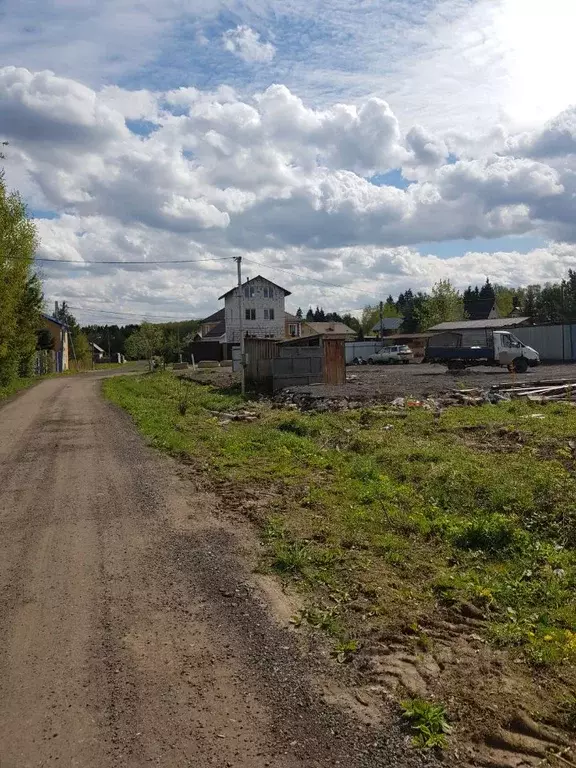 Участок в Московская область, Одинцовский городской округ, д. Малые ... - Фото 1