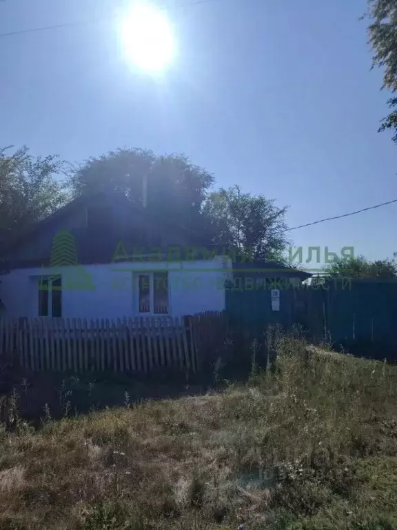 Дом в Саратовская область, Федоровское муниципальное образование, с. ... - Фото 1