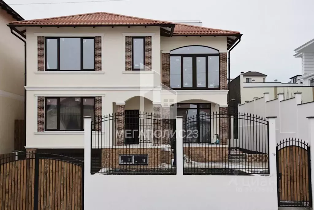 Дом в Краснодарский край, Геленджик ул. Любимова, 9А (300 м) - Фото 0