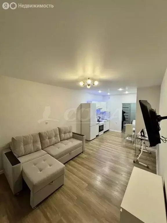 Квартира-студия: Тюмень, улица Раушана Абдуллина, 6 (28.7 м) - Фото 2