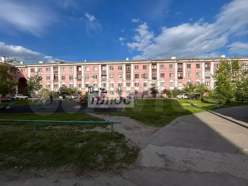 Комната 25 м в 4-к., 1/4 эт. - Фото 1