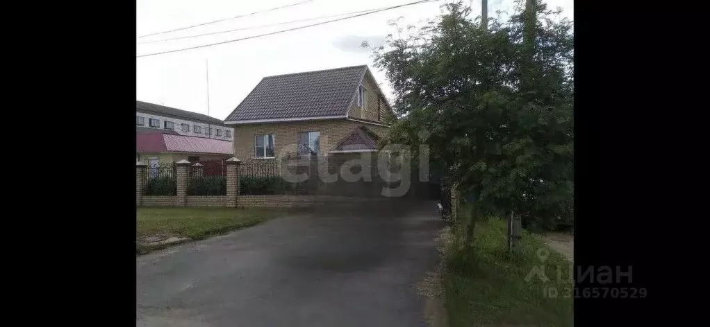 Дом в Удмуртия, Можга Можгинский район, ул. Короленко, 65 (200 м) - Фото 0