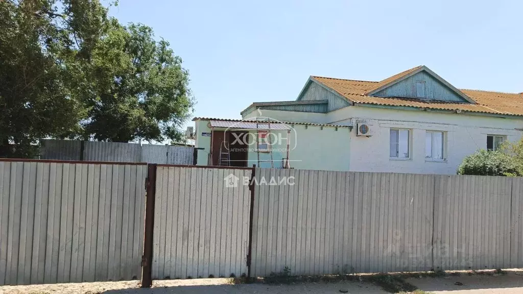 Дом в Калмыкия, Черноземельский район, пос. Сарул Степная ул. (93 м) - Фото 1