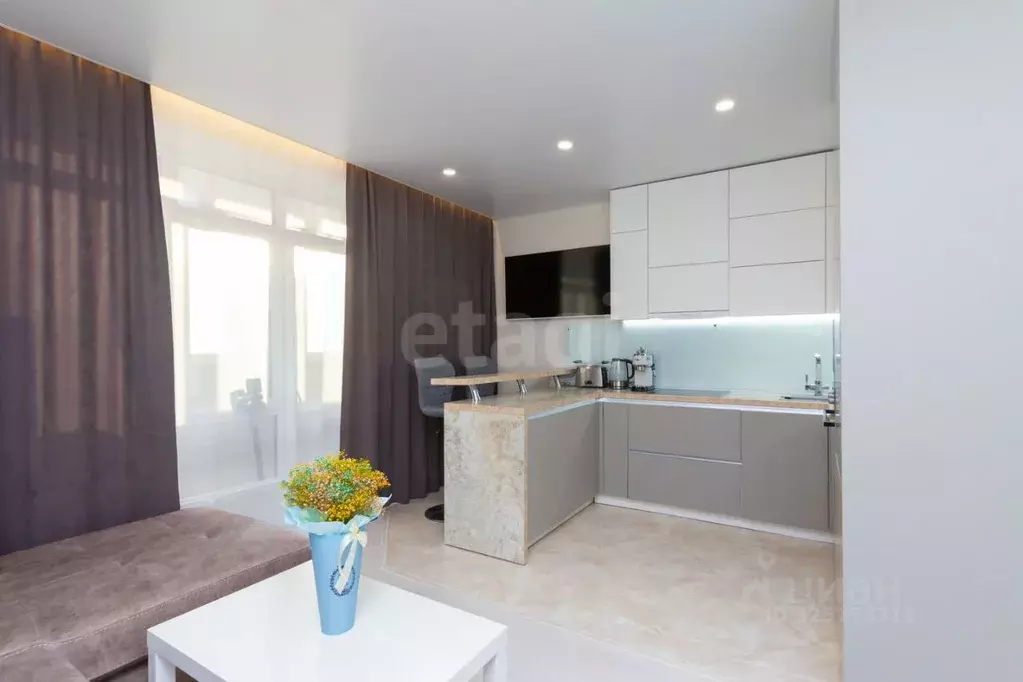 Студия Тюменская область, Тюмень ул. Тимофея Чаркова, 81к2 (35.0 м) - Фото 1