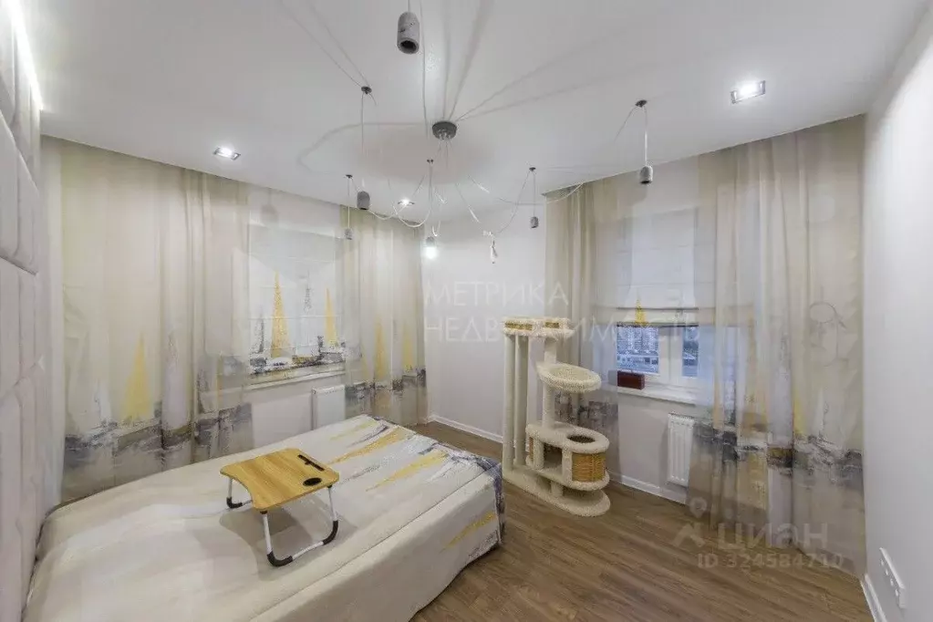 2-к кв. Тюменская область, Тюмень ул. Федюнинского, 64к1 (73.0 м) - Фото 1