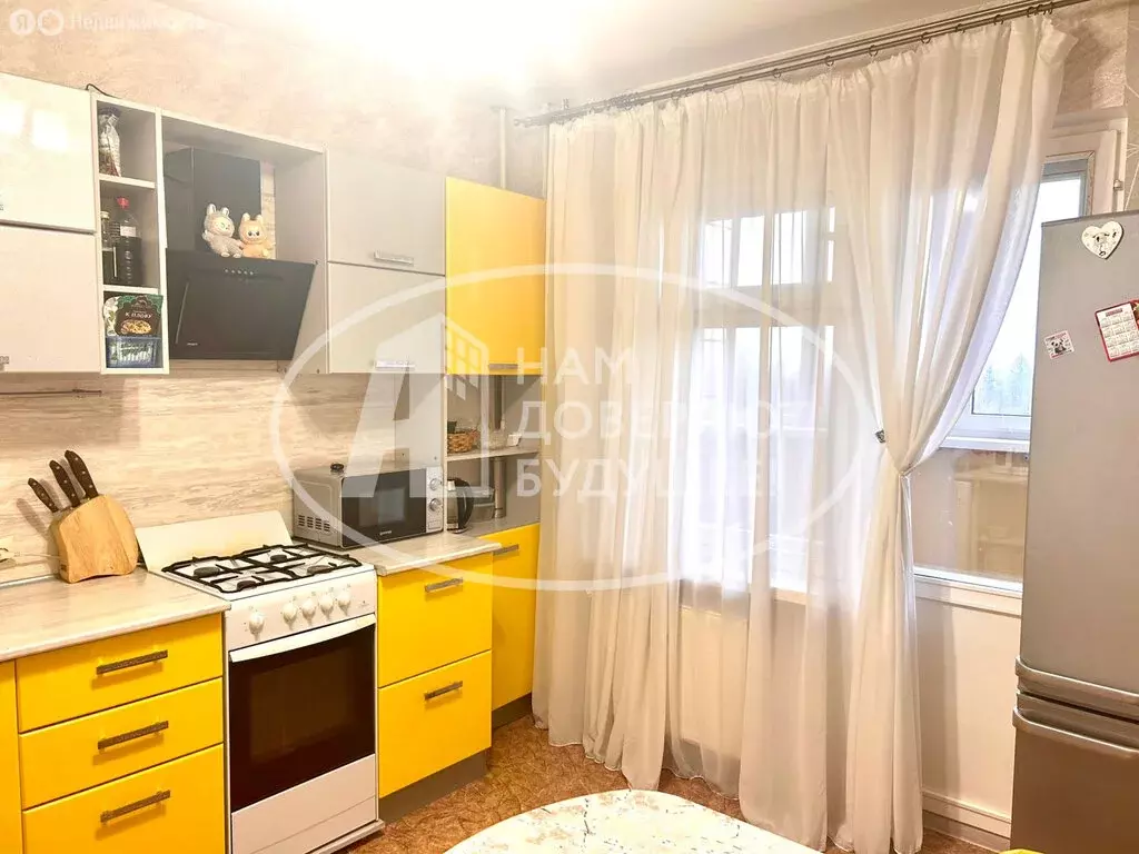 3-комнатная квартира: Ижевск, улица Е.М. Кунгурцева, 23 (68.4 м) - Фото 1