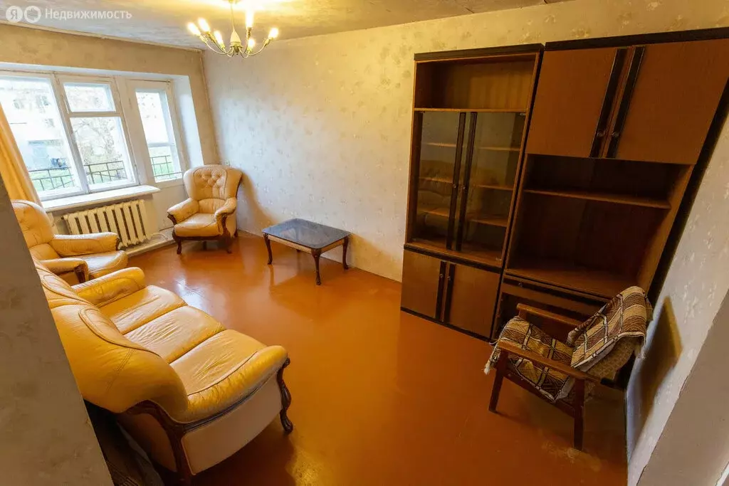 3-комнатная квартира: Уржум, улица Винокурова, 6 (64 м) - Фото 0