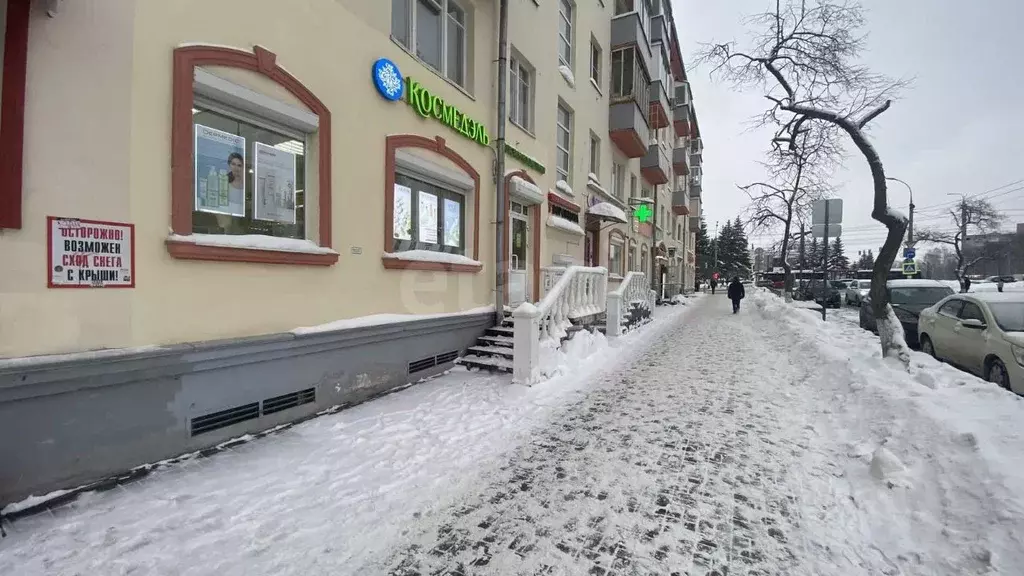 Помещение свободного назначения в Удмуртия, Ижевск ул. Лихвинцева, 46 ... - Фото 1