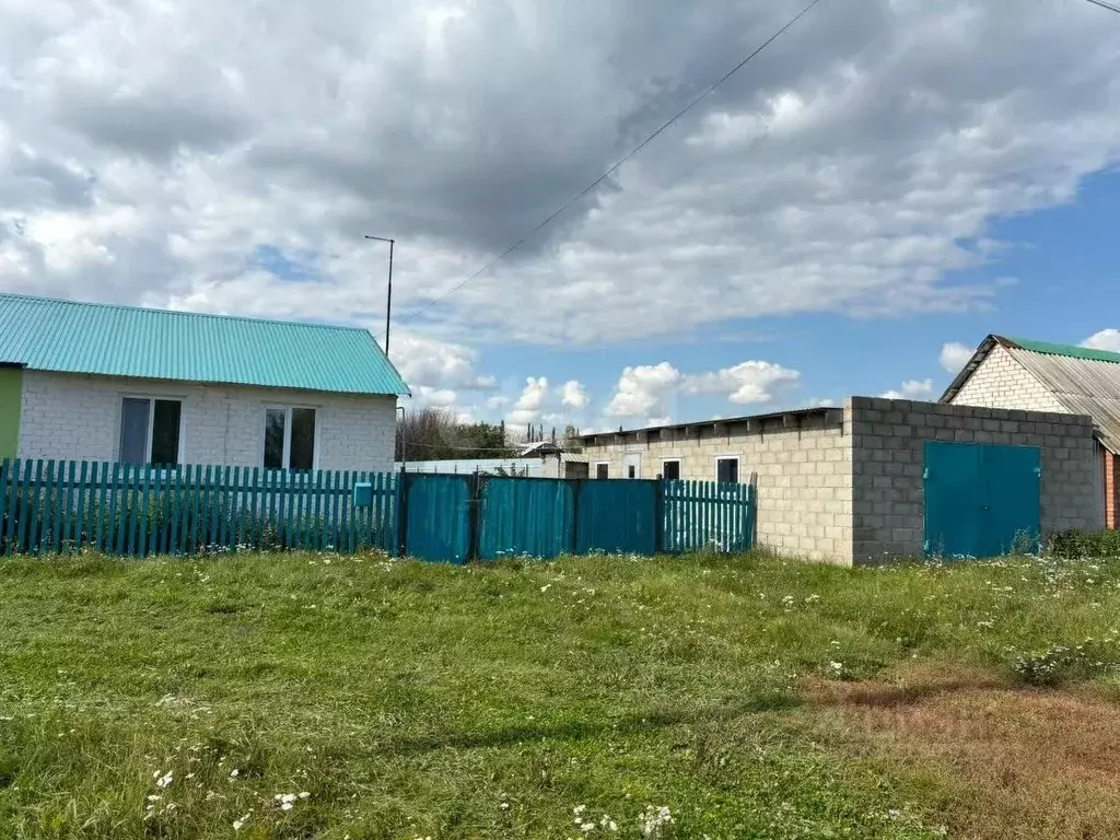 Дом в Башкортостан, Стерлитамакский район, Красноярский сельсовет, с. ... - Фото 1