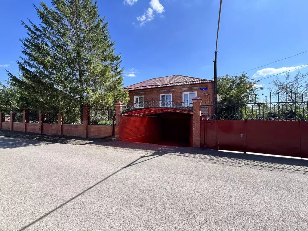 Дом в Краснодарский край, Новокубанск ул. Гагарина, 1А (308 м) - Фото 1