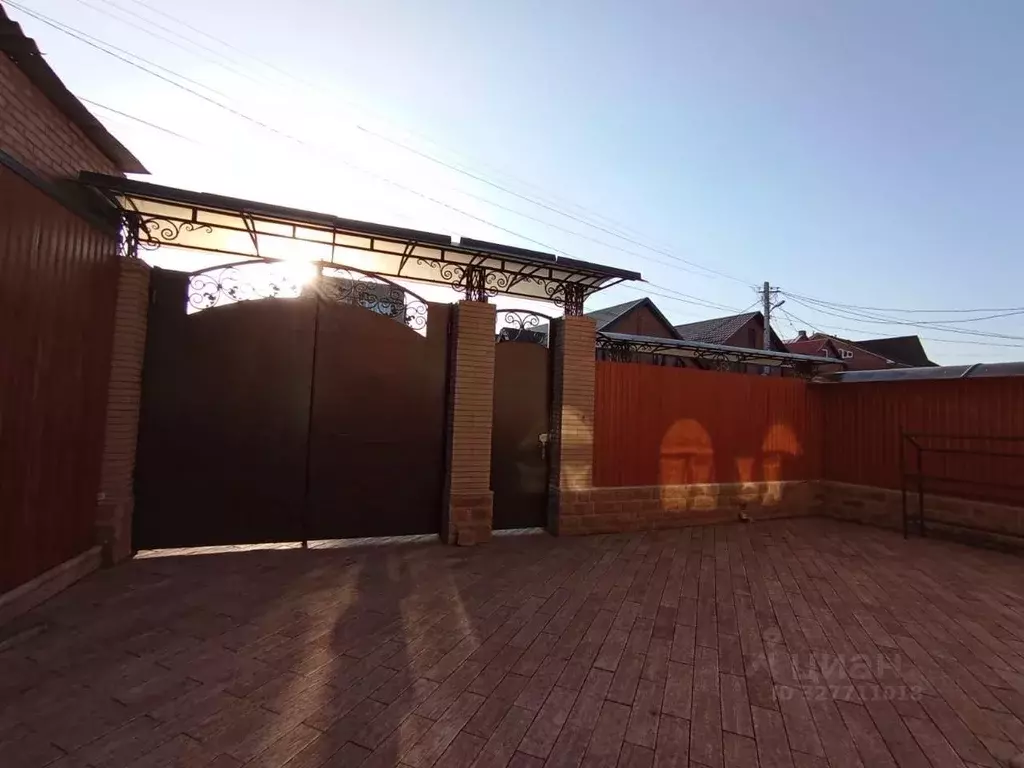 Дом в Северная Осетия, Владикавказ ул. Зангиева (400 м) - Фото 1