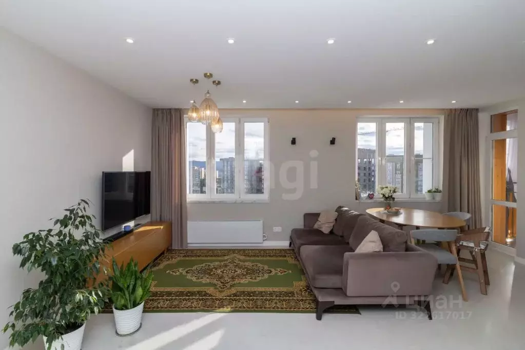 3-к кв. Красноярский край, Красноярск Октябрьская ул., 10 (78.0 м) - Фото 2