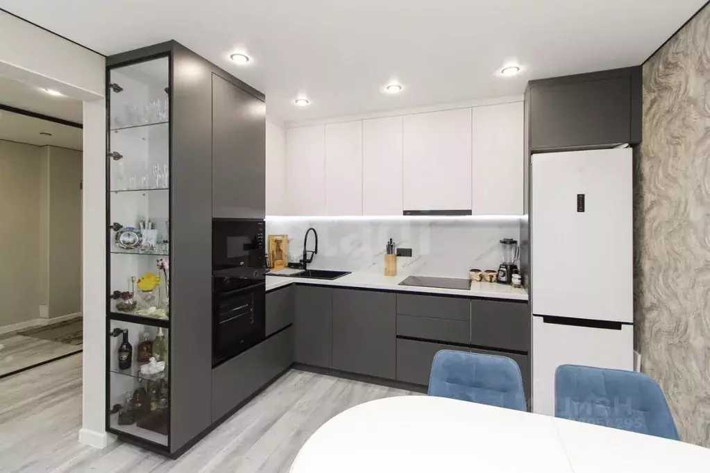 3-к кв. Тюменская область, Тюмень Рощино мкр, ул. Медовая, 18 (82.0 м) - Фото 1