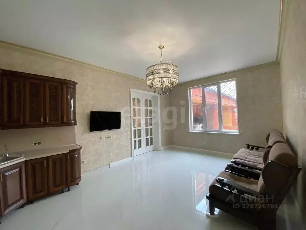 Дом в Ингушетия, Назрань ул. Я.А. Абадиева (300 м) - Фото 1