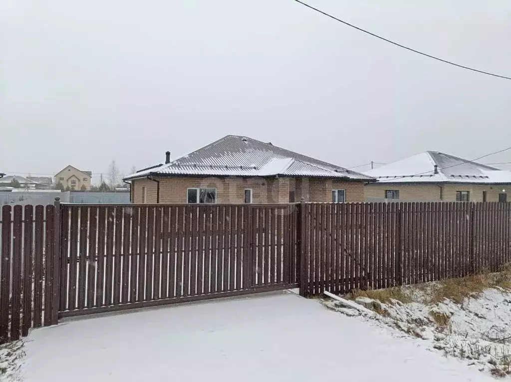 Дом в Тюменская область, Тюменский муниципальный округ, д. Ушакова  ... - Фото 1