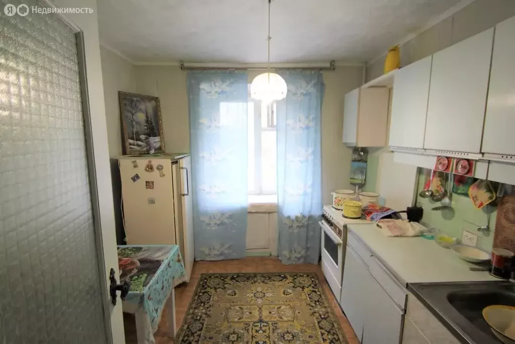 3-комнатная квартира: Ялуторовск, улица 50 лет Октября, 8А (70 м) - Фото 0