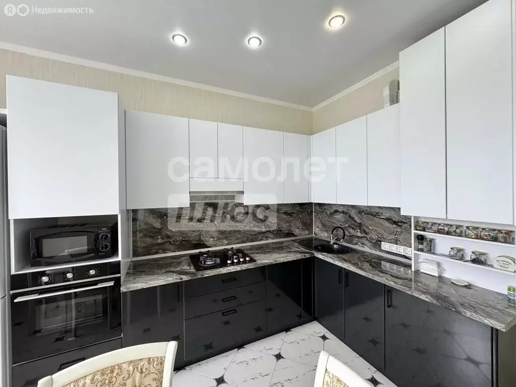 2-комнатная квартира: Славянск-на-Кубани, улица Победы, 272 (62 м) - Фото 1