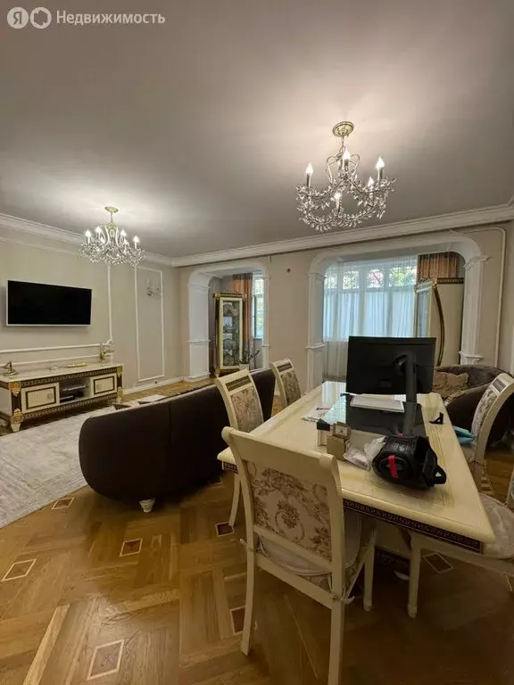 4-комнатная квартира: Махачкала, улица Ирчи Казака, 48Г (150 м) - Фото 1